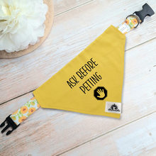 Charger l'image dans la galerie, Set of leash sleeve and bandana - ASK BEFORE PETTING