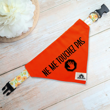 Charger l'image dans la galerie, Foulard pour chien - NE ME TOUCHEZ PAS - Chien anxieux réactif