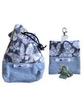 Charger l'image dans la galerie, Kit Pochette à gâteries et porte-sacs à déchets pour chien - KPP005