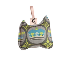 Charger l'image dans la galerie, Jouet pour chat avec herbe à chat – tête de chat no 22