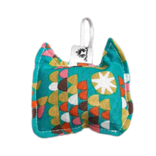 Charger l'image dans la galerie, Jouet pour chat avec herbe à chat – tête de chat no 34