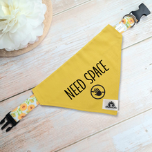 Charger l'image dans la galerie, Medium Dog bandana - NEED SPACE