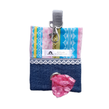 Charger l'image dans la galerie, Porte-sac à déchets pour chien – Poop sac – Motif dentelle