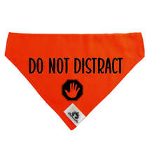 Charger l&#39;image dans la galerie, Reactive dog bandana - DO NOT DISTRACT
