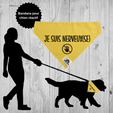 Charger l&#39;image dans la galerie, Foulard pour chien anxieux réactif - JE SUIS NERVEUX(SE)
