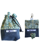 Charger l&#39;image dans la galerie, Kit Pochette à gâteries et porte-sacs à déchets pour chien - KPP003
