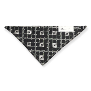 Foulard chic pour chat et petit chien - Carrés de picots noirs et blancs