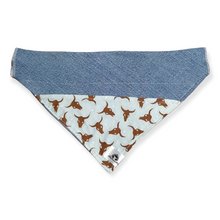 Charger l&#39;image dans la galerie, Foulard de jeans recyclés pour grand chien - Deer skull
