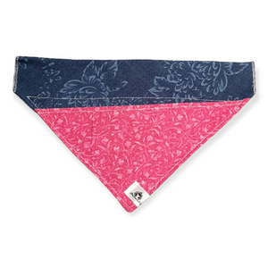 Foulard de jeans recyclés pour grand chien - Fleuri fushia jeans fleuri
