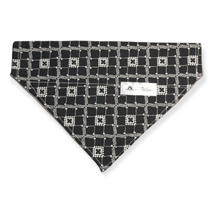 Foulard chic pour grand chien - Carrés de picots noirs et blancs