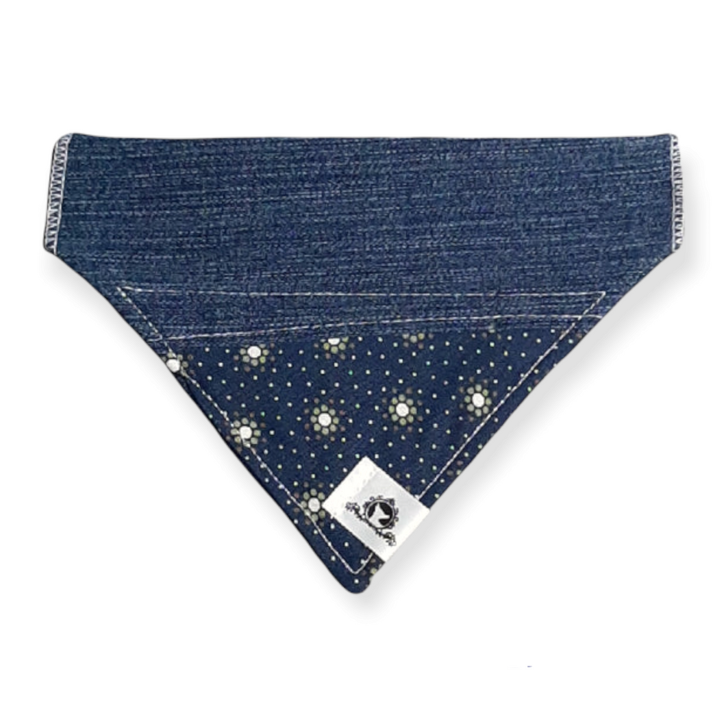 Foulard de jeans recyclés pour chat ou petit chien – Fleuri bleu
