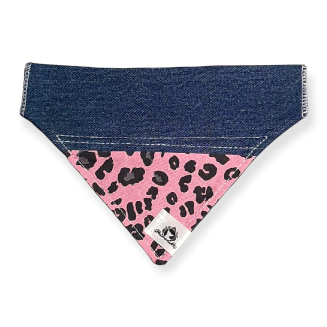 Foulard de jeans recyclés pour chat ou petit chien – Léopard rose