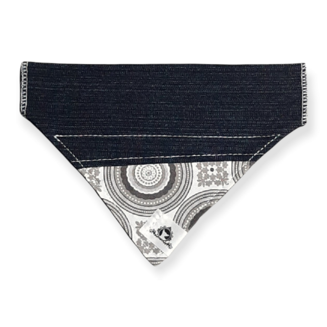 Foulard de jeans recyclés pour chat ou petit chien – Classique gris