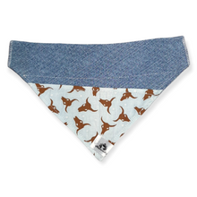 Charger l&#39;image dans la galerie, Foulard de jeans recyclés pour chien moyen - Deer skull
