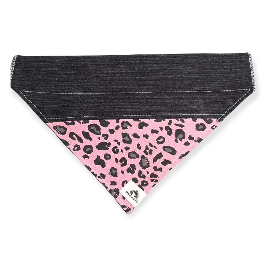 Foulard de jeans recyclés pour grand chien - Léopard rose