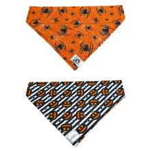 Charger l&#39;image dans la galerie, Foulard 2 en 1 pour chien moyen - Halloween H012
