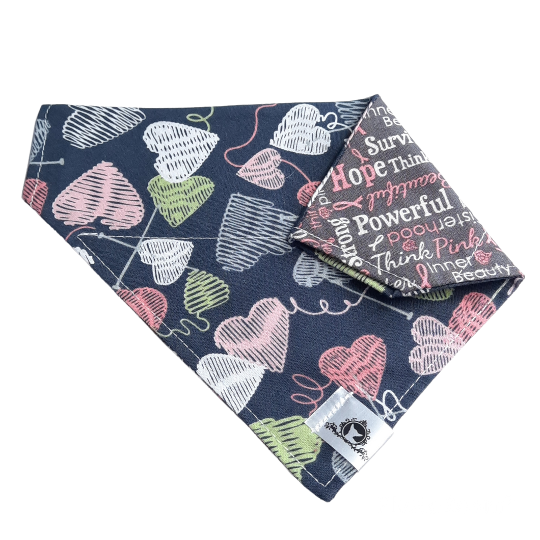 Foulard 2 en 1 pour chien moyen - Motif cœur tricoté et mots inspirants cancer