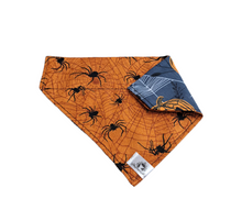 Charger l&#39;image dans la galerie, Foulard 2 en 1 pour chien moyen - Halloween H010
