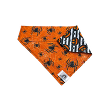Charger l&#39;image dans la galerie, Foulard 2 en 1 pour chien moyen - Halloween H012
