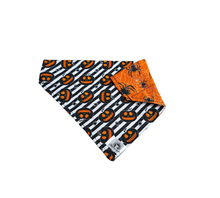 Charger l&#39;image dans la galerie, Foulard 2 en 1 pour chien moyen - Halloween H013
